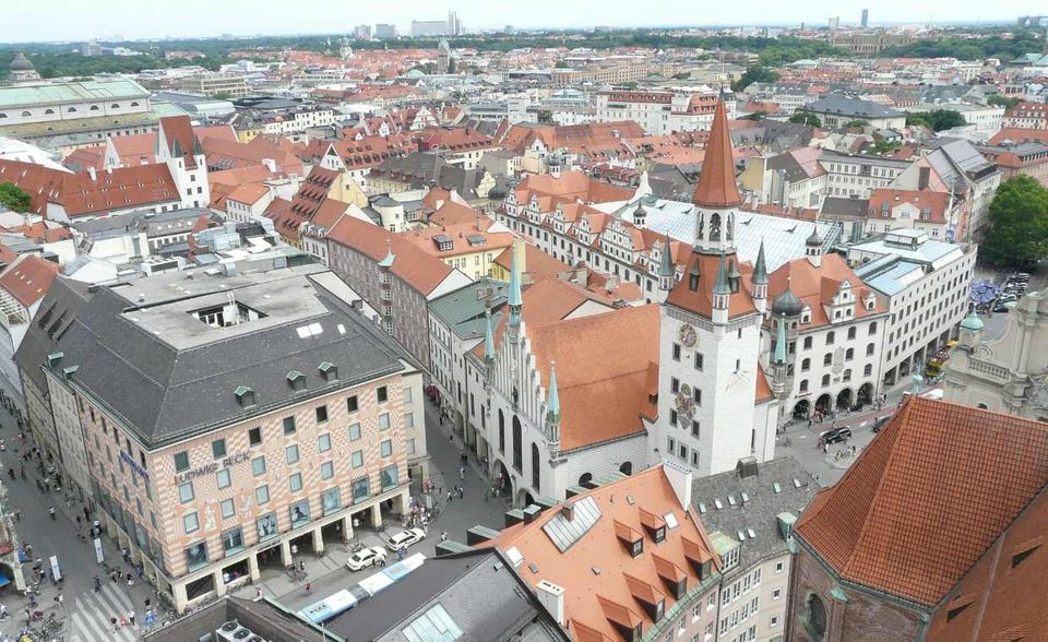 München ist der zweitwichtigste Standort für Familienunternehmen in Deutschland. Die bayerische Landeshauptstadt gewann eine Top-Firma hinzu und kam mit 32 Unternehmen erneut auf Platz zwei. Die Münchner Platzhirsche sind BMW und Knorr-Bremse, der weltweit führende Hersteller von Bremssystemen für Schienen- und Nutzfahrzeuge.
