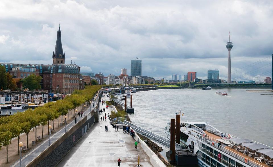 Nordrhein-Westfalen ist mit gleich vier Städten in den Top 10 der größten Standorte für Familienbetriebe vertreten. Landesweiter Spitzenreiter ist Düsseldorf auf Platz drei mit unverändert 23 Familienunternehmen. Die Größten (gemessen am Umsatz) sind: Metro AG (Handel), Ceconomy AG (Elektrowaren: Mediamarkt, Saturn) und Henkel AG (Industrie- und Konsumgüter).
