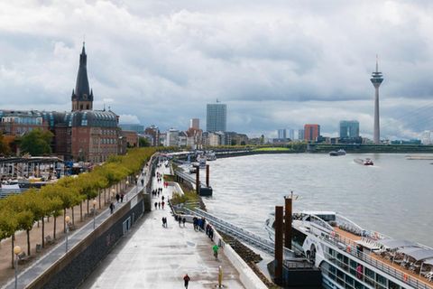 Nordrhein-Westfalen ist mit gleich vier Städten in den Top 10 der größten Standorte für Familienbetriebe vertreten. Landesweiter Spitzenreiter ist Düsseldorf auf Platz drei mit unverändert 23 Familienunternehmen. Die Größten (gemessen am Umsatz) sind: Metro AG (Handel), Ceconomy AG (Elektrowaren: Mediamarkt, Saturn) und Henkel AG (Industrie- und Konsumgüter).