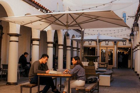 Im Hana-Haus in Palo Alto kann man arbeiten, Gibraltar trinken – und manchmal Mark Zuckerberg treffen