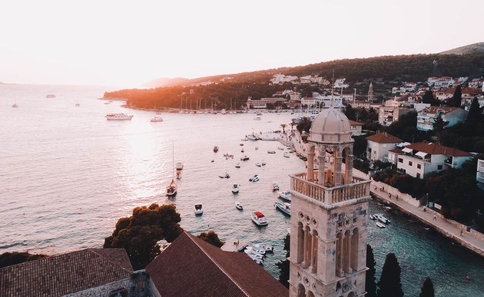 Kroatien liegt als letztes Land in diesem Ranking noch über der Marke von zehn Euro. Exakt 10,90 Euro mussten Arbeitgeber im vergangenen Jahr für eine geleistete Arbeitsstunde bezahlen. Damit verteuerten sich die Arbeitskosten binnen eines Jahres um 8,9 Prozent.