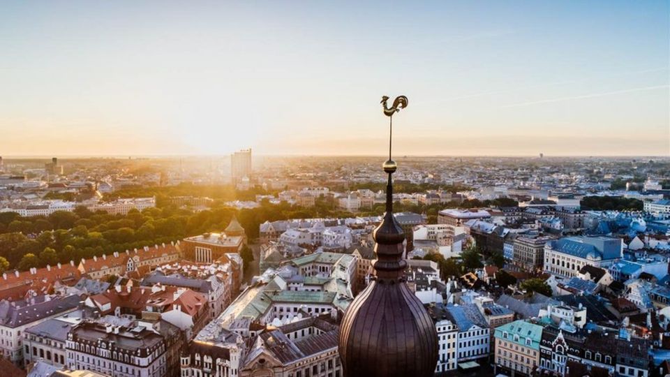 Lettland liegt innerhalb der EU auf Platz vier der billigsten Lohnländer – noch. Denn der baltische Staat holt enorm auf. Die Arbeitskosten verteuerten sich 2018 um 12,1 Prozent auf 9,70 Euro. Das war mit Abstand die höchste Wachstumsrate in der EU.