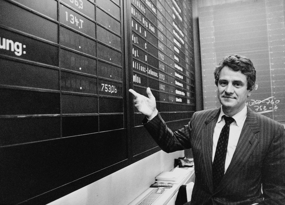 1988 wurde die SAP GmbH in eine Aktiengesellschaft umgewandelt. Im Oktober erfolgte der Börsengang. 1995 wurde die SAP-Aktie in den Dax aufgenommen. 1998 feierte SAP das Debüt an der New Yorker Stock Exchange.