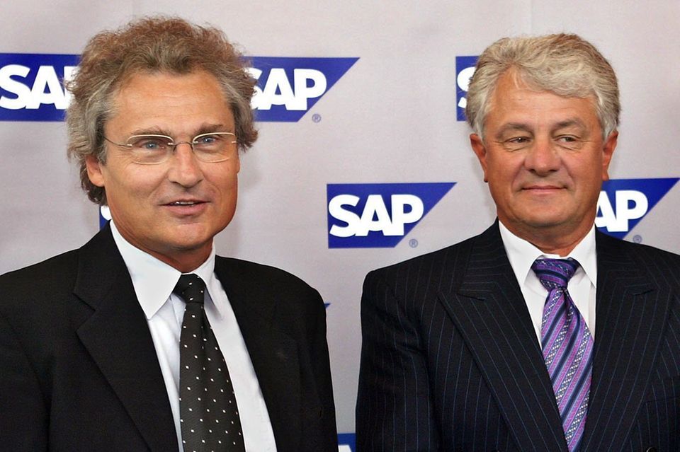 2003 endete bei SAP eine Ära. Mit Hasso Plattner (hier mit seinem Nachfolger Henning Kagermann, links) verließ der letzte Firmenmitgründer den Vorstand. Plattner wurde zum Vorsitzenden des Aufsichtsrats gewählt.