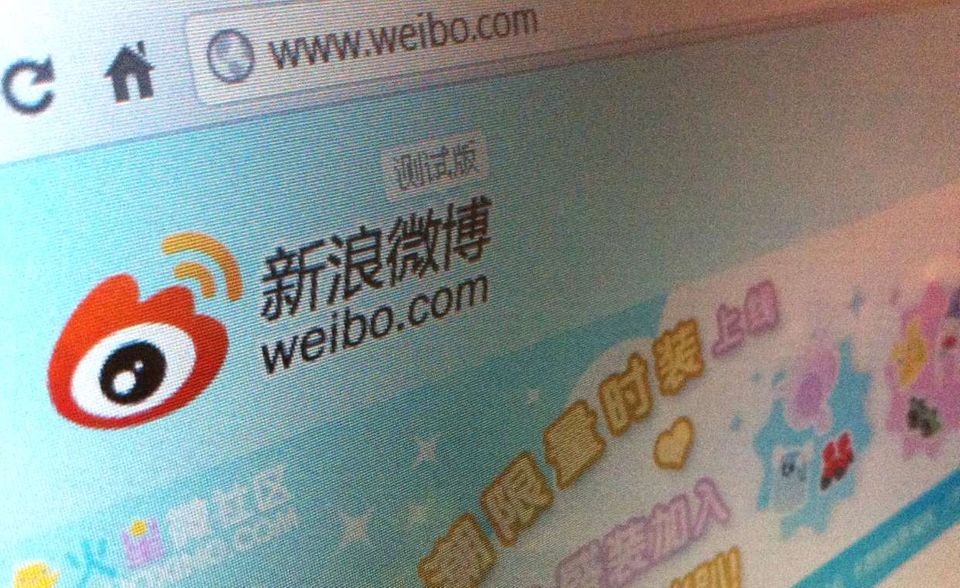 Sina Weibo ist der größte Mikroblogging-Dienst der Volksrepublik. Er dient chinesischen Nutzern als Ersatz für Twitter, Tumblr oder Facebook. Sina Weibo ging 2009 online und soll mehr als 445 Millionen Nutzer haben.