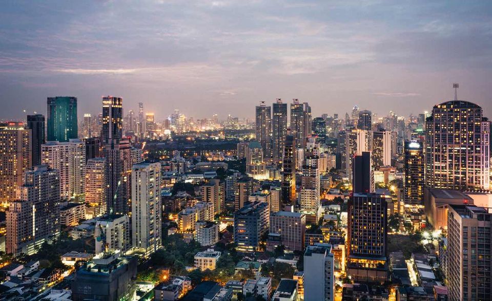 Drei Länder in Asien haben es in die Top 10 geschafft. Den Anfang macht Thailand auf Platz acht. Dort verbringen User täglich im Durchschnitt rund drei Stunden und elf Minuten mit sozialen Medien.