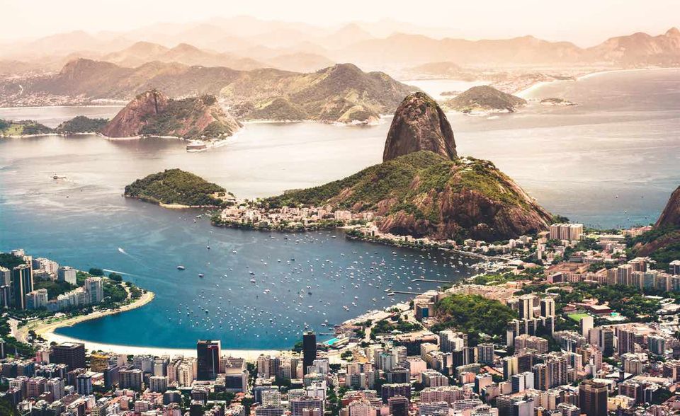 Brasilien hat es knapp vor Kolumbien auf Platz zwei geschafft. Drei Stunden und 34 Minuten sind User täglich im Durchschnitt auf Facebook und anderen Social-Media-Plattformen unterwegs. Damit liegt Brasilien aber weit abgeschlagen hinter dem weltweiten Spitzenreiter.