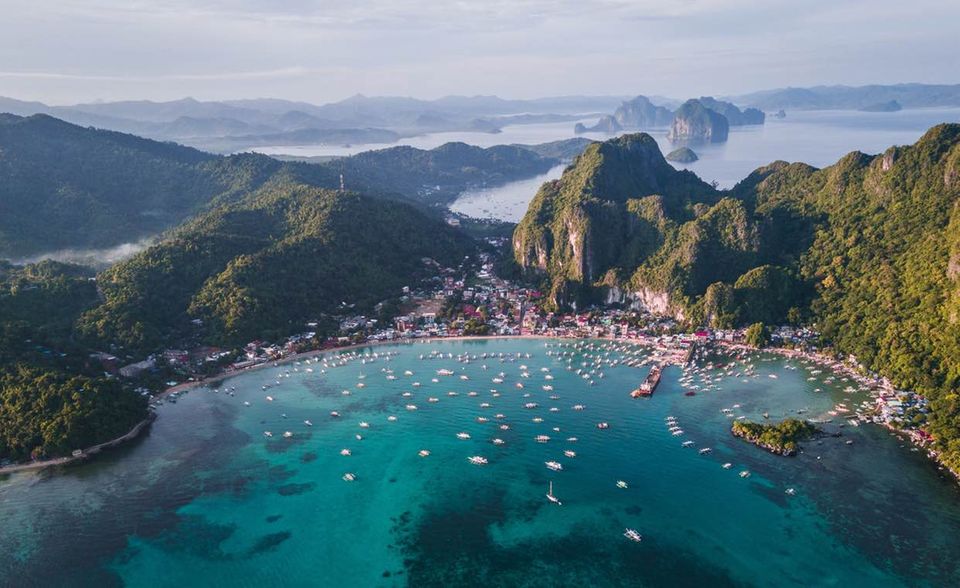 Die Philippinen sind die unangefochtenen Social-Media-Champions der Welt. Fast unglaubliche vier Stunden und zwölf Minuten soll jeder Nutzer täglich im Durchschnitt mit sozialen Medien verbringen. Das ist fast doppelt so viel wie der globale Mittelwert von zwei Stunden und 16 Minuten. Deutschland liegt unter den 44 analysierten Ländern übrigens mit vergleichsweise mageren 64 Minuten auf dem vorletzten Platz vor Japan.