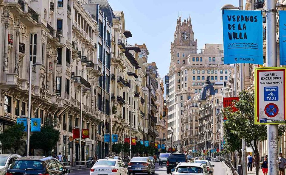Europa ist eine Smartphone-Hochburg. Sieben der zehn Länder mit dem höchsten Anteil an Handy-Usern liegen in der EU. Den Anfang macht Spanien auf Platz acht. Newzoo hat für das südeuropäische Land einen Anteil von 72,5 Prozent an Smartphone-Nutzern errechnet.