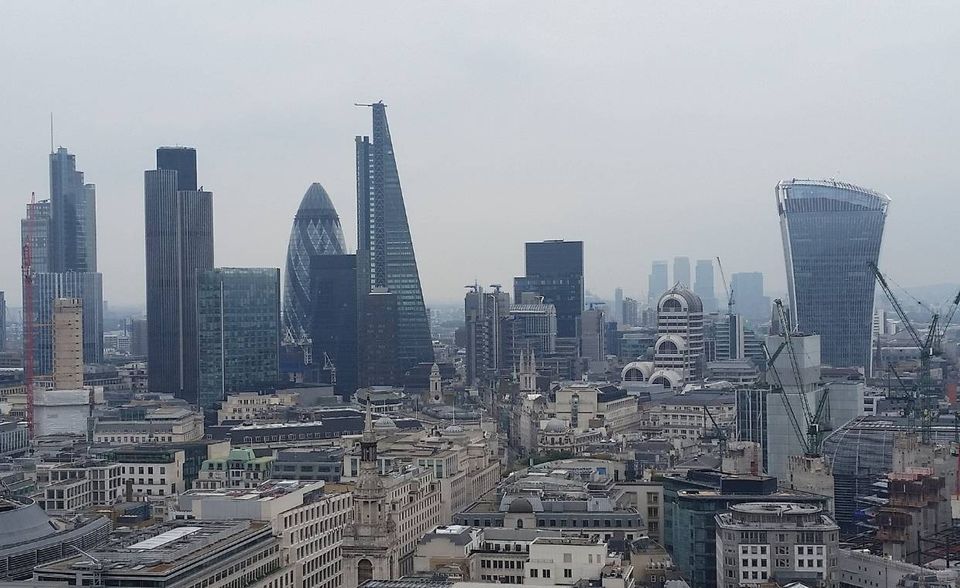 #1 Großbritannien Am engagiertesten in Sachen Cyber-Sicherheit ist das Vereinigte Königreich mit einer Gesamtnote von 0,931 von 1. Der Grund: Das Königreich hat eine Reihe legaler Maßnahmen beschlossen, die den Kampf gegen Cyber-Kriminalität ermöglichen, darunter das Computer-Missbrauchsgesetz. Das macht sich auch in der Arbeit der Behörden bemerkbar – und wird von den ITU-Analysten positiv bewertet.