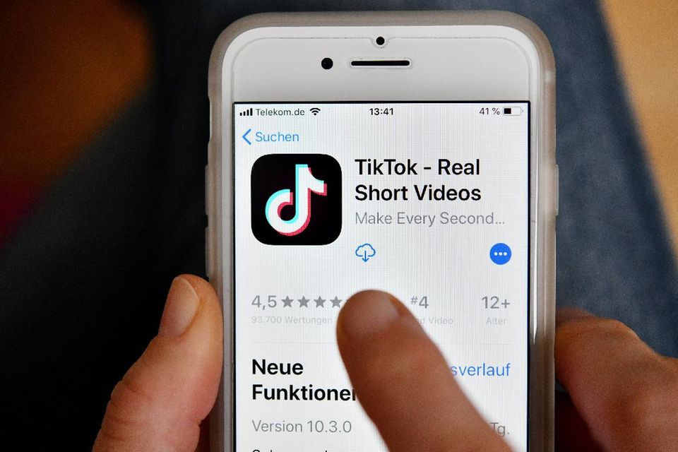 Längst sind Apps aus China im Westen erfolgreich. Bestes Beispiel ist Tiktok. Der Nachfolger von Musical.ly belegt im Jahresbericht von App Annie Platz vier der am häufigsten heruntergeladenen mobilen Programme. Vor allem die Lipsynch-Funktion, mit der sich kurze Musikvideos drehen lassen, ist auf dem Videoportal und der dazugehörigen App der Renner.
