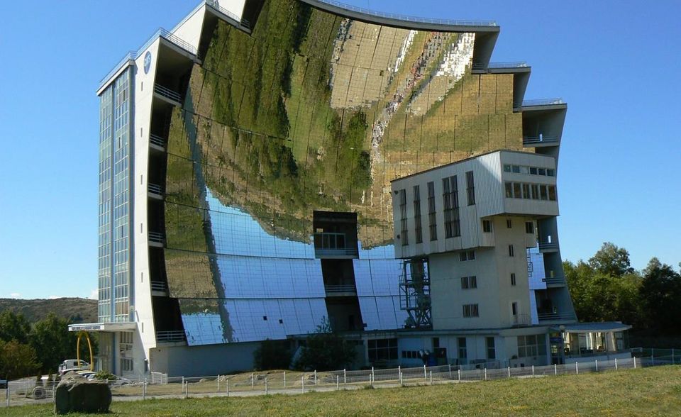 Frankreich generierte 2018 rund 46,8 Terawattstunden (TWh) aus Windkraft, Solarenergie, Erdwärme und Biomasse. Das waren laut BP 13 Prozent mehr als im Vorjahr. Frankreich liegt damit weltweit auf Platz zehn, vor Kanada (45,3 TWh), der Türkei (37,7 TWh) und Australien (31,9 TWh).