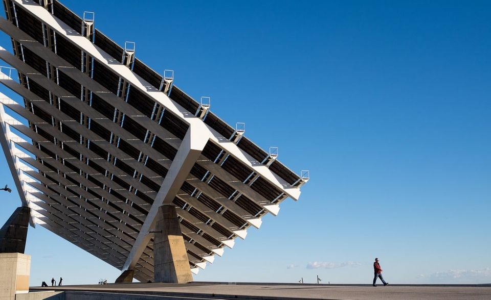 Spanien konnte bei Solar- und Windenergie ein kleines Plus verzeichnen. Die Produktion stieg 2018 um 1,7 Prozent auf 70,7 TWh. Europa war nach dem Asien-Pazifik-Raum die Region, die am stärksten zur weltweiten Bilanz beitrug (30,7 Prozent, EU: 28,4 Prozent).