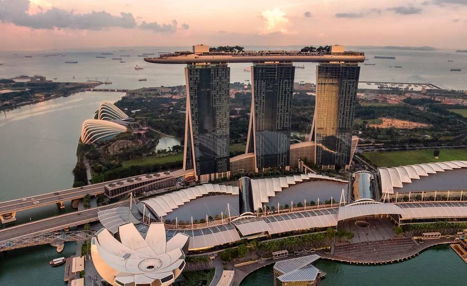 Auf Platz drei geht es steil nach oben. Jeder Einwohner Singapurs verbrauchte 2018 im Durchschnitt 633,0 Gigajoule an Primärenergie (minus 0,2 Prozent). Als Stadtstaat kommt das Finanzzentrum in Südostasien naturgemäß auf einen besonders hohen Pro-Kopf-Verbrauch.