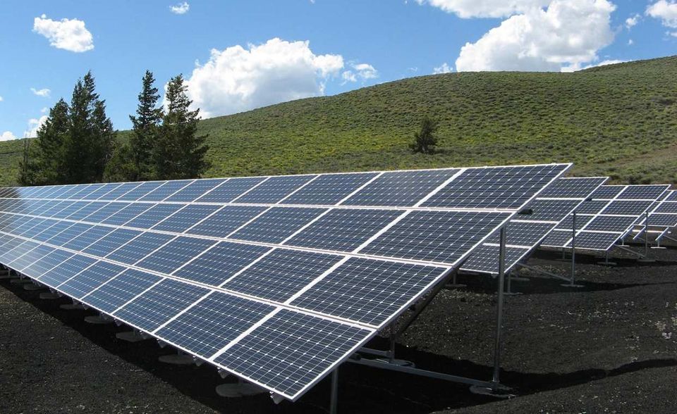 Knapp ein Fünftel (18,5 Prozent) der 2018 weltweit generierten Energie aus Windkraft und Fotovoltaik stammte aus den USA. Die Vereinigten Staaten erhöhte ihre Produktionsmenge um 9,8 Prozent auf 458,5 TWh.