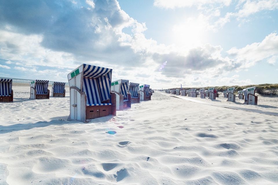 Auf dem fünften Platz der beliebtesten Strände auf Instagram findet sich tatsächlich eine Nordseeinsel. Und zwar Norderney, ein Paradebeispiel für sanften Tourismus. In Zeiten von Corona könnten die Strände allerdings leer bleiben.