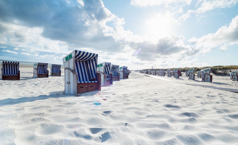 Auf dem fünften Platz der beliebtesten Strände auf Instagram findet sich tatsächlich eine Nordseeinsel. Und zwar Norderney, ein Paradebeispiel für sanften Tourismus. In Zeiten von Corona könnten die Strände allerdings leer bleiben.