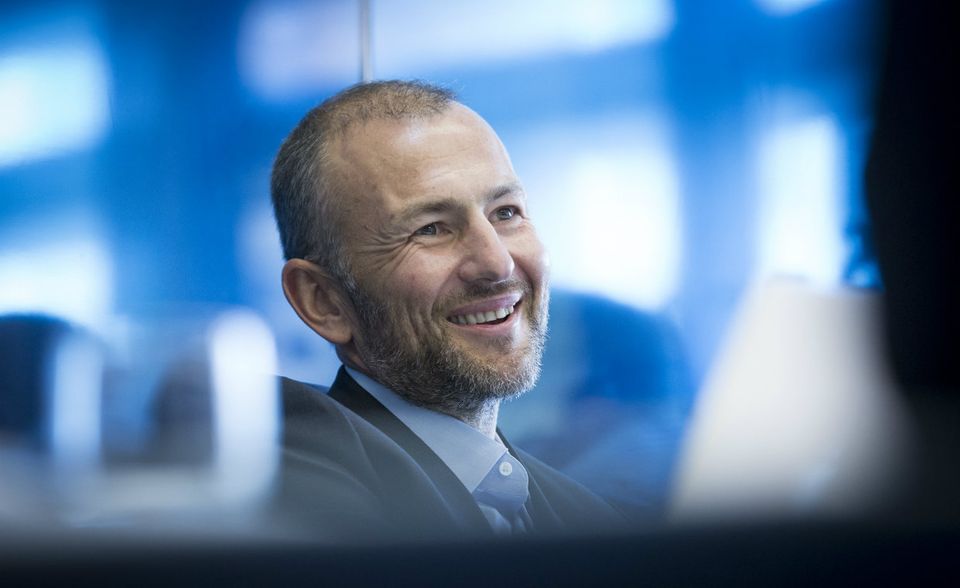 Andrei Melnitschenko hält Mehrheitsbeteiligungen am Düngemittelkonzern Eurochem und an der Kohlegesellschaft SUEK. Er gilt zudem als Besitzer der weltweit längsten Segelyacht. Sein Vermögen soll 13,8 Mrd. Dollar betragen.