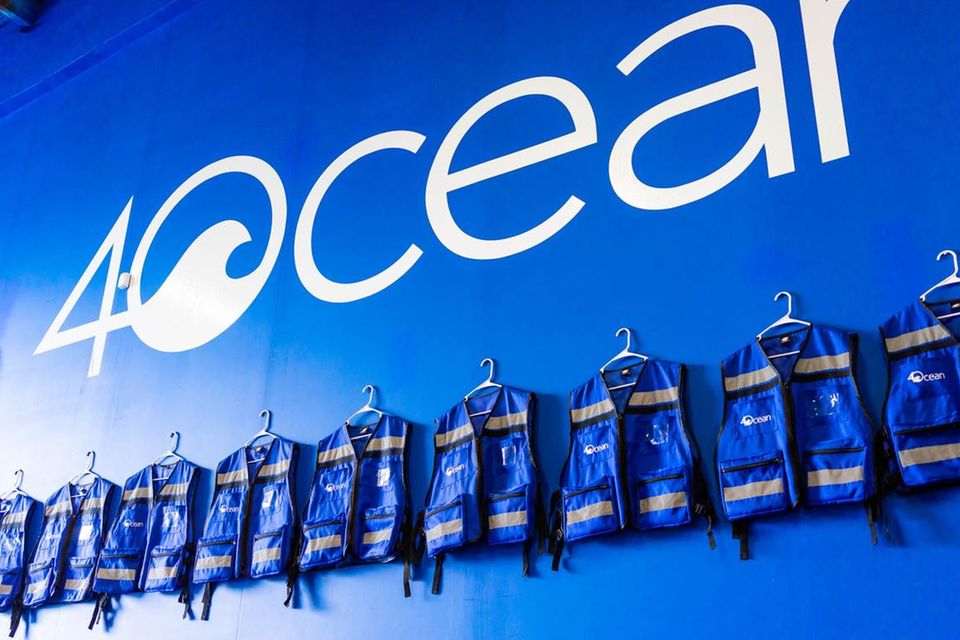 4ocean nimmt nicht nur das Problem der globalen Plastikverschmutzung in Angriff, sondern auch das Problem des Recyclings.