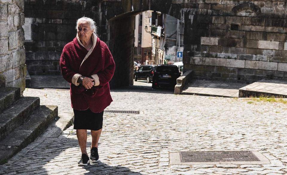 Vor allem Männer haben in Portugal vergleichsweise wenig von der Rente. Die durchschnittliche Dauer liegt bei 15,2 Jahren. Das bedeutet Platz fünf. Für Portugiesinnen sieht es etwas besser aus. Sie bekommen 21,7 Jahre Rente (Platz zwölf). Insgesamt landen die Senioren in Portugal auf Platz acht des OECD-Rankings.