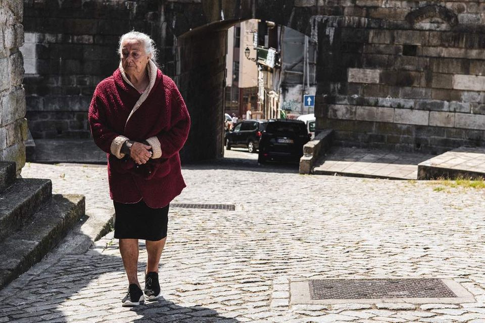 Vor allem Männer haben in Portugal vergleichsweise wenig von der Rente. Die durchschnittliche Dauer liegt bei 15,2 Jahren. Das bedeutet Platz fünf. Für Portugiesinnen sieht es etwas besser aus. Sie bekommen 21,7 Jahre Rente (Platz zwölf). Insgesamt landen die Senioren in Portugal auf Platz acht des OECD-Rankings.