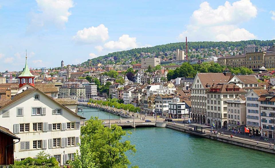 Mit 84,1 Punkten landet Zürich auf Platz sieben der Städte mit der besten Work-Life-Balance. Diesen Wert verdankt die Schweizer Stadt unter anderem ihrem Wellness- und Fitnessangebot, hier ist sie nämlich Spitzenreiter. Auch der Zugang zu mentaler Gesundheitsvorsorge ist in Zürich mit einer Bewertung von 67,1 Punkten der zweitbeste. In Sachen Elternzeit hat die Stadt allerdings Nachholbedarf: Mit 98 Tagen ist Zürich Schlusslicht unter den Top Ten. Im Vergleich zum Spitzenreiter ist das gerade mal ein Zehntel der bezahlten Zeit.