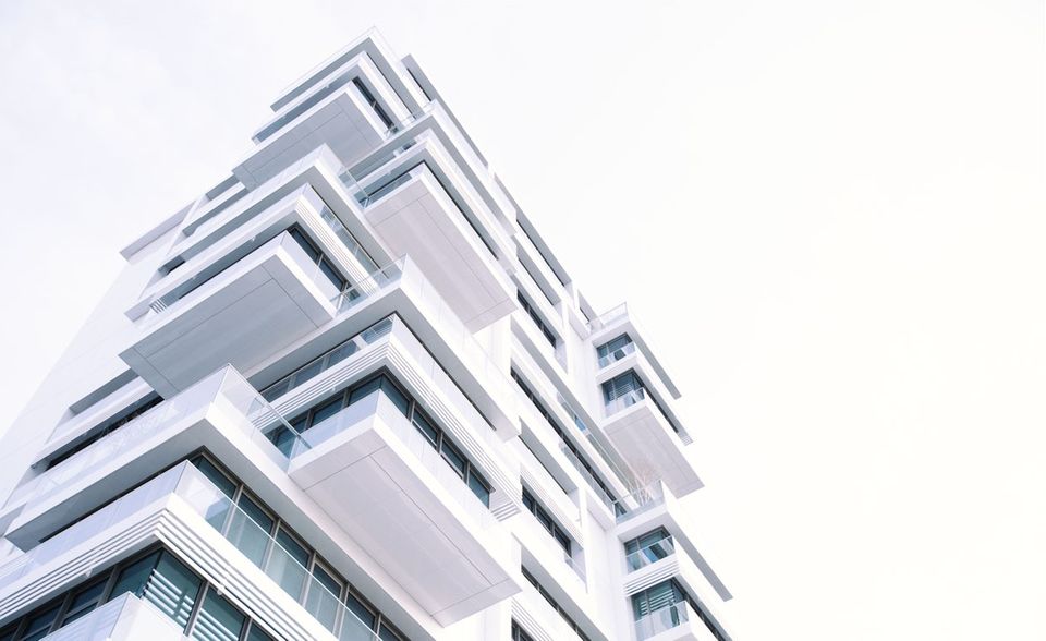 Berlin ist die Stadt mit der höchsten jährlichen Wachstumsrate für Luxus-Wohnimmobilien. Im Jahr 2019 ist der Wert zwar von 14,1 Prozent (März) auf 12,7 Prozent (Juni) gesunken. Trotzdem ist die deutsche Hauptstadt zumindest in dieser Disziplin Weltspitze. Allerdings gilt auch für Berlin: Mit Quadratmeterpreisen von 11.500 Euro ist sie in Europa wettbewerbsfähig.