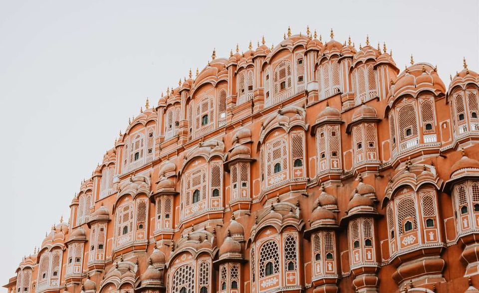 Delhi ist eine von drei indischen Städten, die von Knight Frank untersucht wurden. Mit einem Preisanstieg von 4,4 Prozent in den letzten zwölf Monaten liegt die Hauptstadt Indiens auf Platz zehn des Rankings. In der indischen Wirtschaftsmetropole Mumbai legten die Preise lediglich um 0,8 Prozent zu.