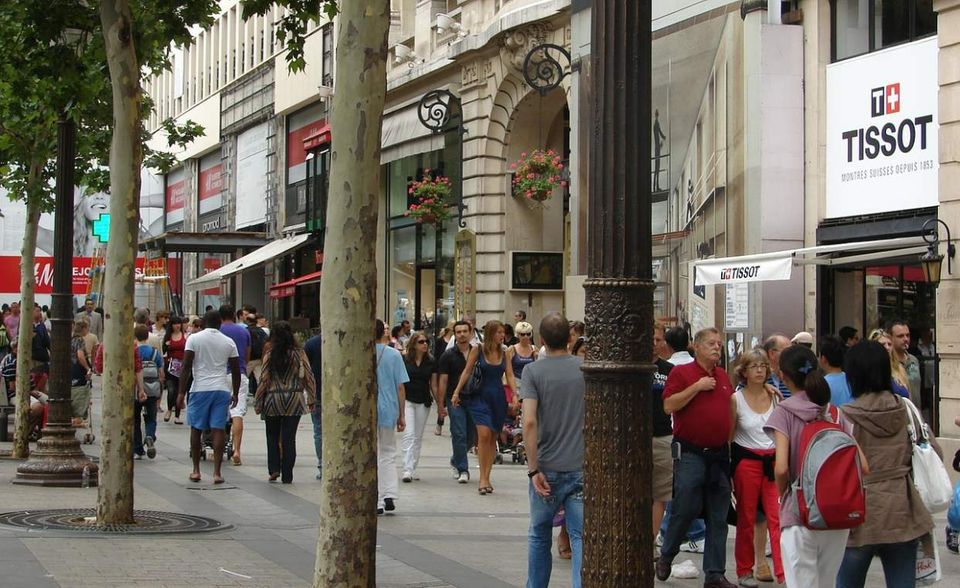 Auch dieser deutsche Nachbar gibt deutlich mehr für Konsumausgaben aus. Frankreich liegt 10,3 Prozent über dem EU-Durchschnitt.