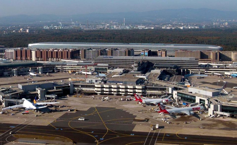 Frankfurt am Main ist auch im Frachtverkehr der größte Flughafen Deutschlands. Aber dieser Airport musste 2018 ebenfalls ein Minus verkraften. Die Frachtmengen sanken um 0,8 Prozent auf 2,2 Millionen Tonnen. Frankfurt verschlechterte sich um zwei Plätze.