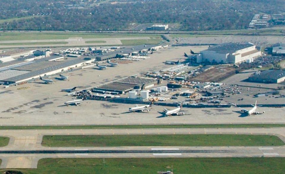 Keine Veränderung gab es auf Platz sieben. Den nimmt weiterhin der Flughafen von Louisville im US-Bundesstaat Kentucky ein. Dort befindet sich ein Hub von UPS. Die Frachtmenge am Louisville Muhammad Ali International Airport konnte um 0,8 Prozent auf 2,6 Millionen Tonnen gesteigert werden.