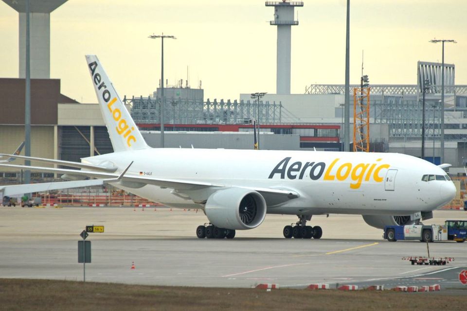Frachtmaschine am Frankfurter Flughafen