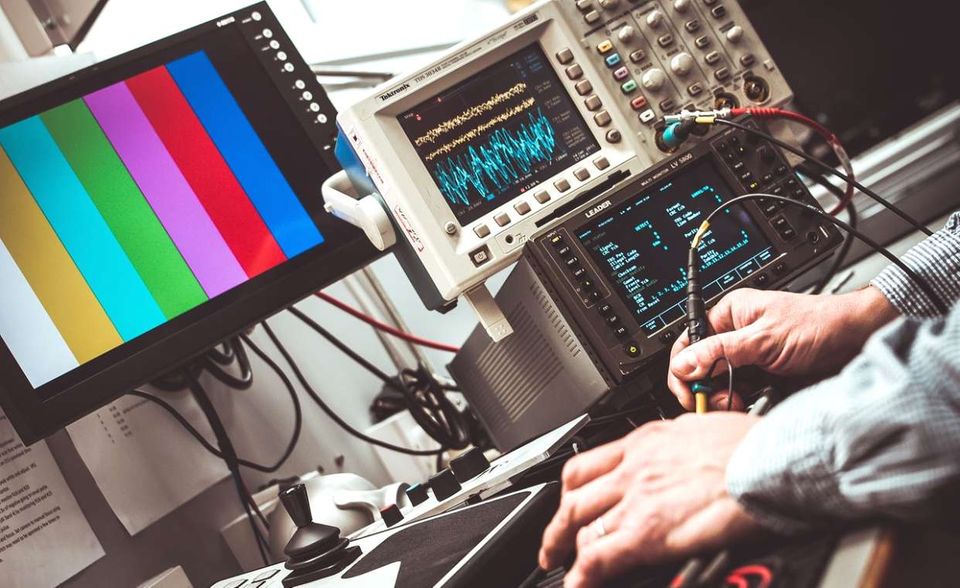 Diese Branche umfasst unter anderem die Herstellung von Batterien, Elektromotoren, Haushaltsgeräten, Lampen und sonstigen elektronischen Bauelementen. 98,3 Prozent der Tarifbeschäftigten freuen sich 2019 über im Durchschnitt 2.317 Euro Urlaubsgeld.