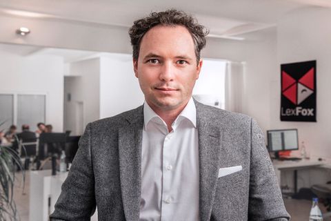 Daniel Halmer ist Rechtsanwalt und Gründer vom LegalTech Portal LexFox.