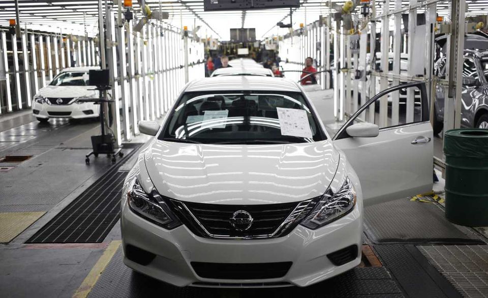 Der japanische Renault-Partner Nissan musste im vergangenen Jahr Umsatzeinbußen hinnehmen: Die Erlöse schrumpften um 3,2 Prozent auf 104,4 Mrd. Dollar und der Gewinn brach um 57 Prozent auf rund 2,9 Mrd. Dollar ein. Gründe sind die allgemeine schwache Autokonjunktur und der Skandal um den früheren Konzernchef Carlos Ghosn, der in Japan auf seinen Prozess wartet. Er soll gegen Börsenauflagen verstoßen haben.