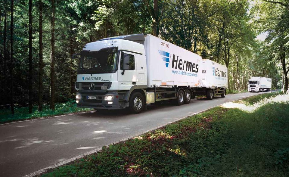1972 gründete Otto einen eigenen Zustelldienst. Bis zum Ende des Jahres wurde jede zweite Bestellung von Hermes und nicht mehr von der Post zugestellt. 1974 waren es schon 90 Prozent der Warensendungen.