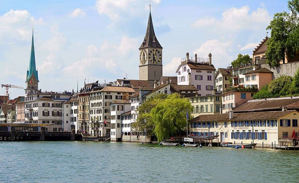 26,9 Tage bezahlten Urlaub nehmen Beschäftigte in Zürich jedes Jahr – rund eine Woche mehr als ihnen angeboten wird. Ihren Urlaub haben sich die Zürcher aber auch mehr als verdient. Mit 42,9 Stunden pro Woche arbeiten sie im Vergleich zu den anderen europäischen Metropolen am meisten. Rund jeder Zehnte der Beschäftigten arbeitet dabei sogar mehr als 48 Stunden die Woche.