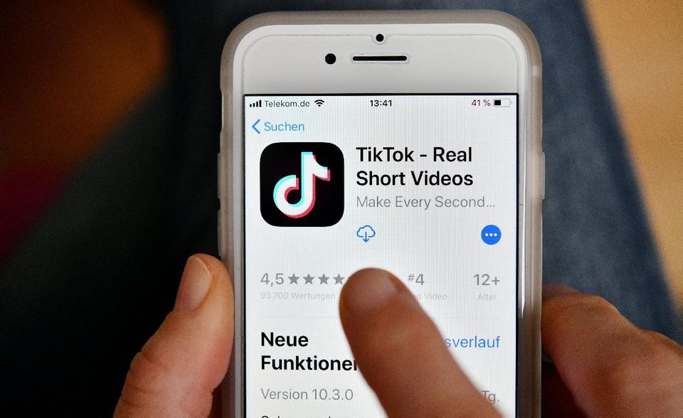 Tiktok erobert mittlerweile auch Deutschland. Zwar rangiert der Nachfolger von Musical.ly hierzulande vier Plätze unter der globalen Platzierung. Aber die chinesische Lipsynch-App, mit der sich kurze Musikvideos drehen lassen, verzeichnete 2018 immerhin mehr Downloads als Spotify.