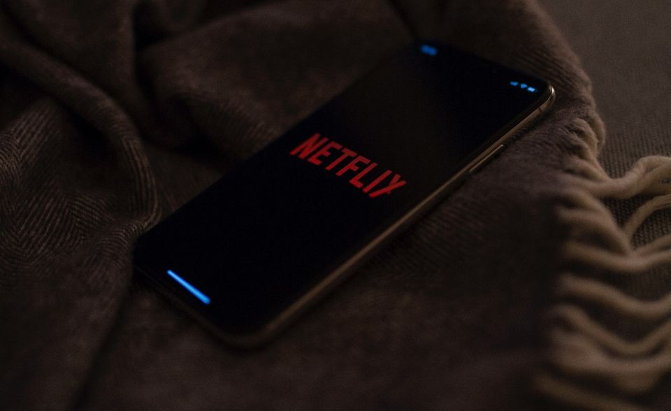 Mobile Unterhaltung per App steht bei den Deutschen hoch im Kurs. Netflix ist unter den Streaming-Dienstleistern hierzulande die Nummer eins auf dem vierten Platz. Weltweit schaffte es die Online-Videothek nur auf Rang neun.