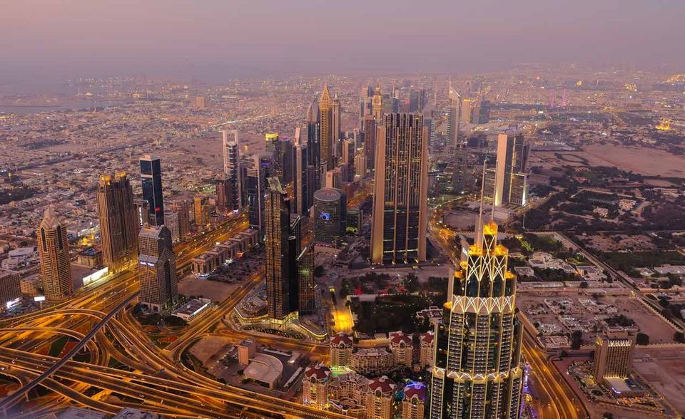 Die Vereinigten Arabischen Emiraten konnten in den vergangenen Jahrzehnten im Gegensatz zu den USA keine neuen Erdölvorkommen erschließen. Ihre Bilanz von 97,8 Tausend Millionen Barrel entspricht exakt dem Wert von 1998. Die VAE stellten 2018 rund 5,7 Prozent der weltweiten Reserven.
