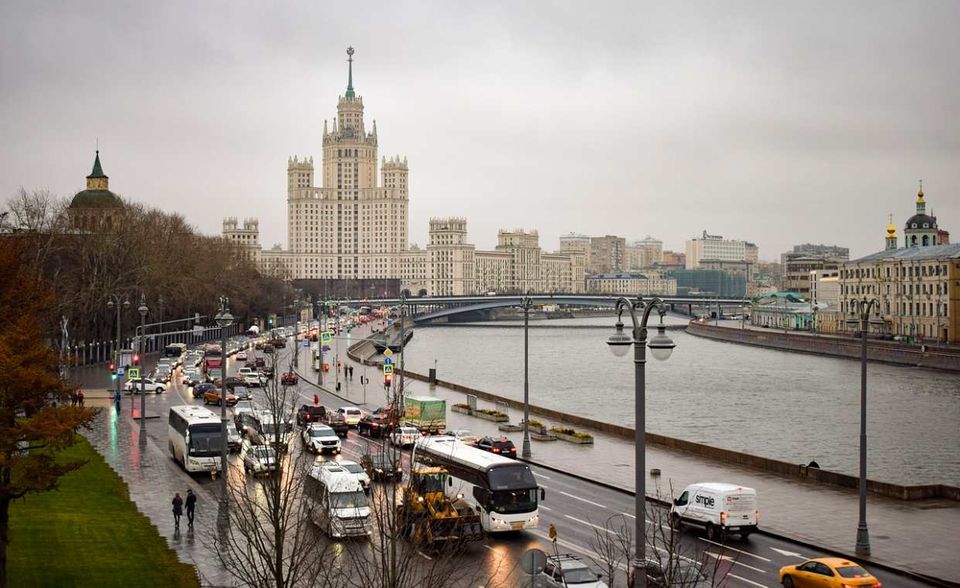 Russland war im Vorjahr ebenfalls noch nicht unter den schlimmsten Ländern für Expats vertreten. Es landete bei der Lebensqualität unter 64 Ländern nur auf Platz 50. Beim Einleben reichte es lediglich für Platz 56. Die Work-Life-Balance bewertete jeder Dritte (32 Prozent) negativ (weltweit: 21 Prozent).