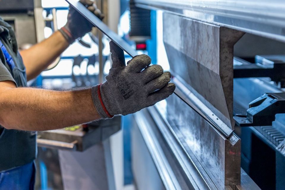 Die Integration von Geflüchteten in den deutschen Arbeitsmarkt verlief zwar schneller als von Experten erwartet, trotzdem sind viele dort heute noch nicht angekommen