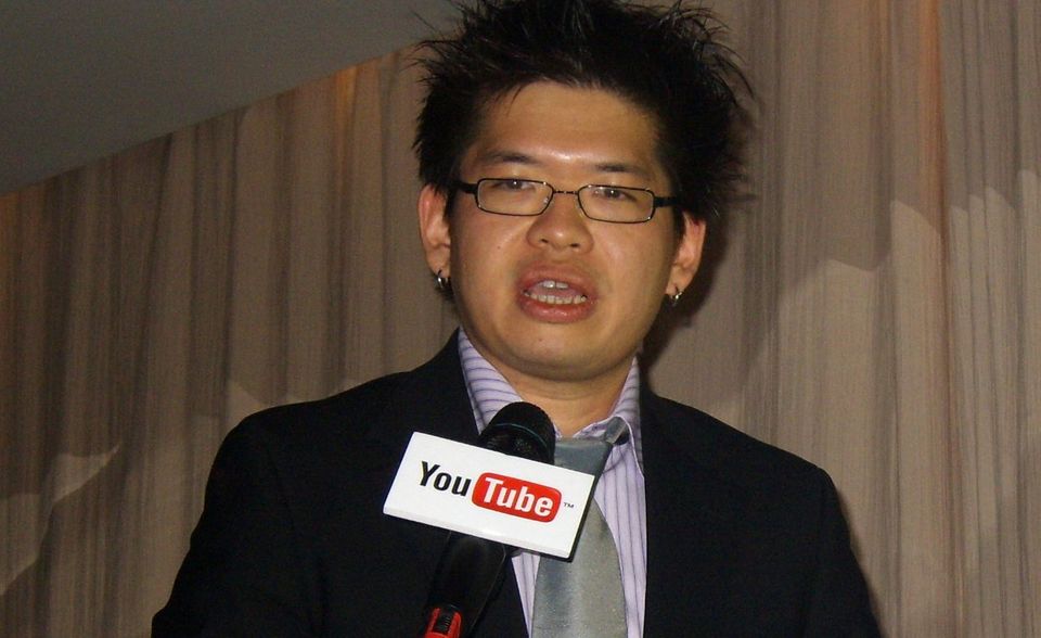 Die Domain Youtube.com wurde am Valentinstag 2005 freigeschaltet. Die Gründer waren Steve Chen (Bild), Chad Hurley und Jawed Karim, allesamt Mitarbeiter von Paypal. Chen und Karim waren Informatiker, Hurley Designer.