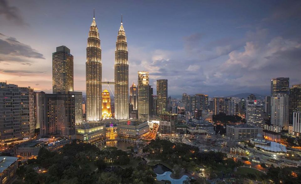 Die günstigen Lebenshaltungskosten sind auch für Expats in Malaysia ein großer Pluspunkt. Hier zeigten sich in dieser Hinsicht sogar 82 Prozent zufrieden. Im Gegensatz zu Tschechien finden es Ausländer in Malaysia sehr einfach sich einzuleben. In dieser Kategorie erreichte das Land weltweit Platz drei. Dafür lassen die Karriereaussichten ein wenig zu wünschen übrig.