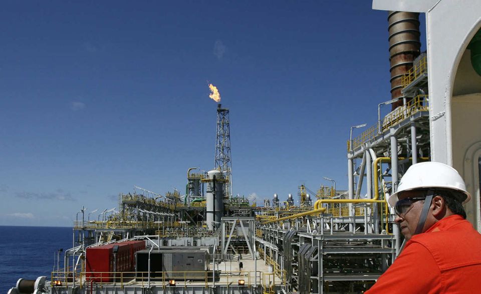 In Brasilien ist die Ölförderung 2108 gegenüber dem Vorjahr um 1,4 Prozent zurückgegangen. Knapp 2,7 Millionen Barrel (1 Barrel = 159 Liter) pro Tag werden in dem südamerikanischen Land produziert. Brasilien kommt damit auf einen Anteil von 2,8 Prozent an der weltweiten Förderung.