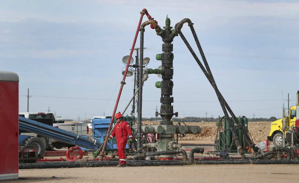 Durch die Fracking-Technik sind die USA zur größten Ölnation aufgestiegen: 15,3 Millionen Barrel wurden 2018 pro Tag in Amerika gefördert. Das war ein Wachstum von 16,6 Prozent gegenüber dem Vorjahr. Der Anteil der Vereinigten Staaten an der Gesamtförderung beträgt 16,2 Prozent.