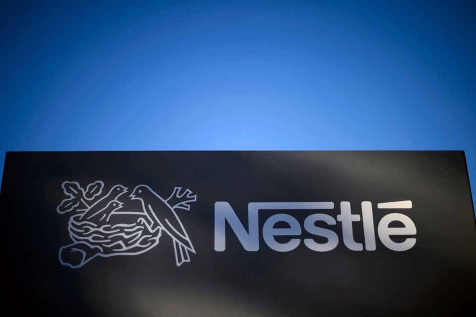 Nestlé-Logo: Mit Milchpulver für Babymilch hatte der Konzern viel Ärger