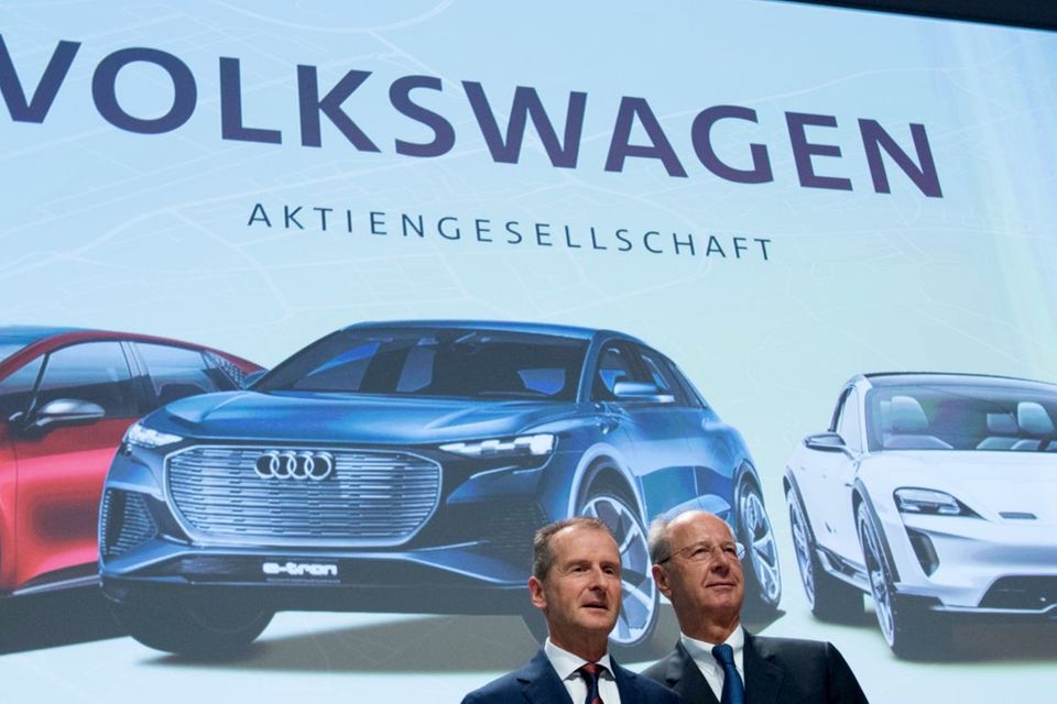 Gegen VW-Chef Diess (l.) und Aufsichtratschef Pötsch hat die Staatsanwaltschaft Anklage erhoben