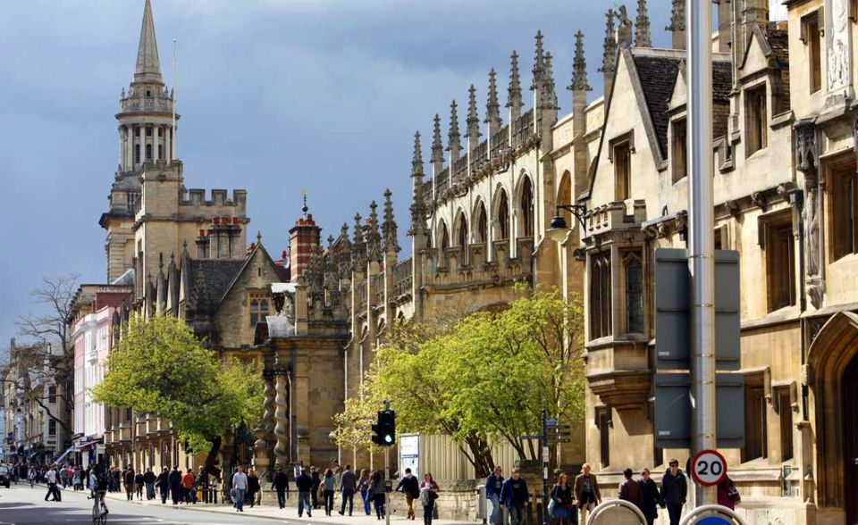 Für die Experten vom britischen Magazin „Times Higher Education“ führen alle Wege nach Oxford. Die älteste englischsprachige Hochschule wurde zum vierten Mal in Folge zur besten Universität der Welt gekürt. Die beste europäische Universität außerhalb des Vereinigten Königreichs ist die Eidgenössische Technische Hochschule Zürich auf Platz 13. China ist ab Platz 23 mit der Tsinghua University vertreten. Zur besten Hochschule aus Deutschland wurde die Ludwig-Maximilians-Universität München gekürt. Sie hielt den 32. Platz des Vorjahres.