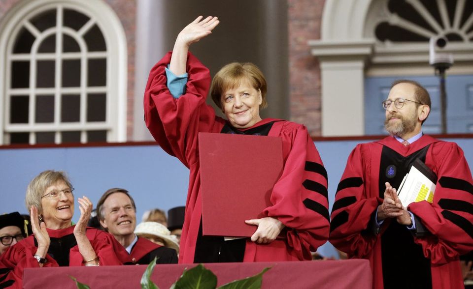 Harvard gilt traditionell als die renommierteste Universität der USA. Die älteste Hochschule des Landes wurde 1636 gegründet. International ist sie allerdings nach Ansicht des Magazins THE nicht absolute Spitze. Harvard büßte im Vergleich zum Vorjahr sogar einen Platz ein und muss sich im 2020-Ranking mit dem siebten Rang begnügen. Angela Merkel erhielt hier die Ehrendoktorwürde.